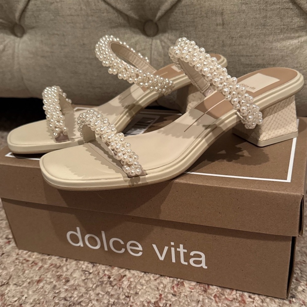 Dolce Vita Women's River Pearl Embellished Sandals - Cream 8 NWB